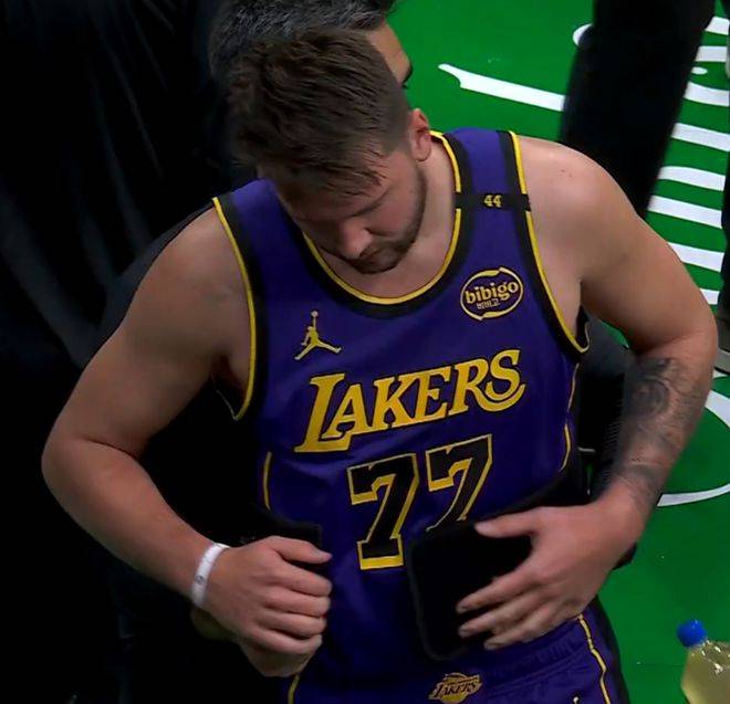 爱游戏APP下载湖人核心球员伤退，球队未来走势成疑，她的国内作品作者.